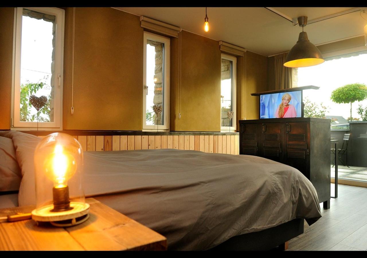 Bed and Breakfast Sur Le Tige Hamois Exterior foto